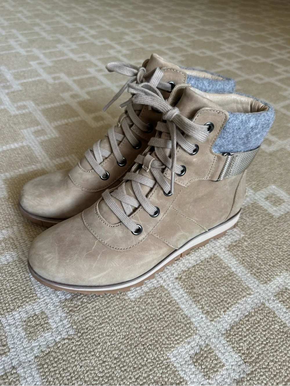 Sorel Harlow Conquest Waterproof Leather Ankle Boots Taupe Beige Gray 8.5